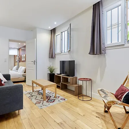 Charming Flat In The Heart Of *