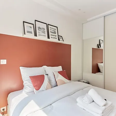 Charming Flat In The Heart Of *