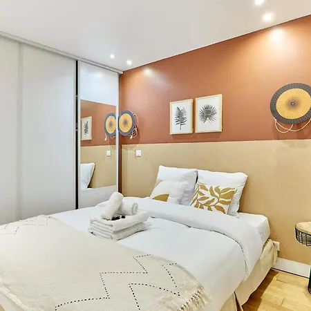 Apartment Charming Flat In The Heart Of Paris