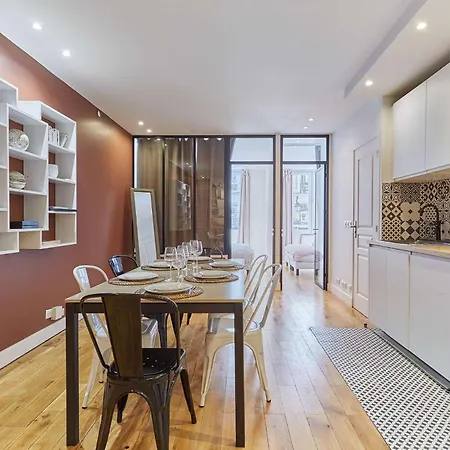 Charming Flat In The Heart Of Apartment Paris