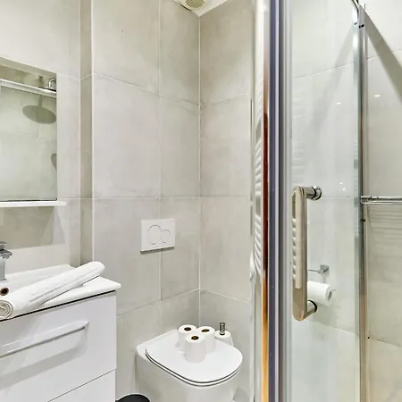 Charming Flat In The Heart Of