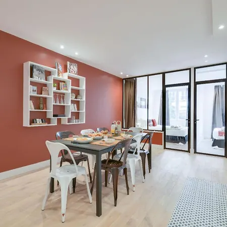 Charming Flat In The Heart Of Paris